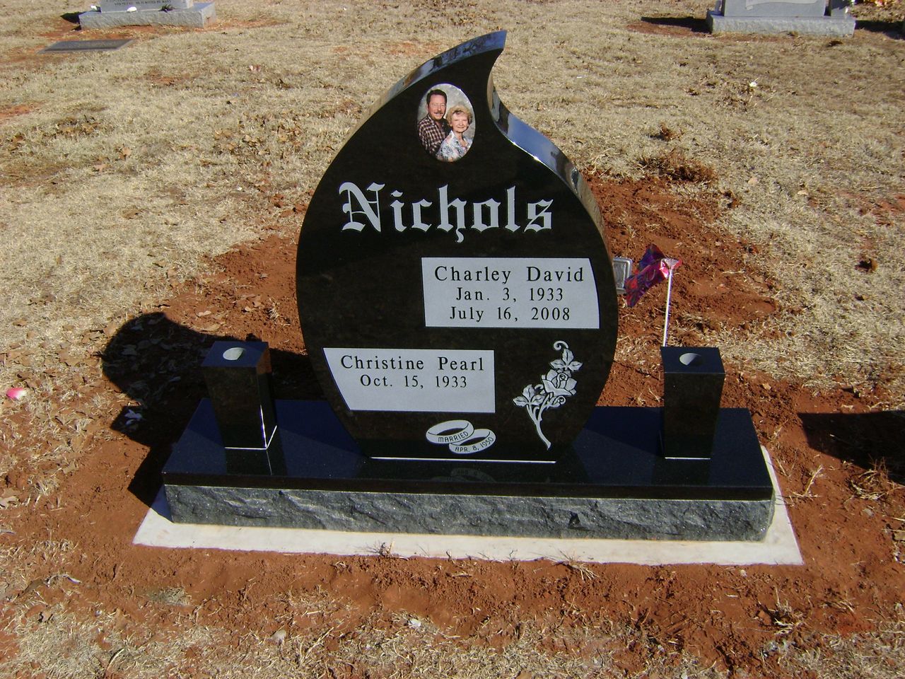 custom monuments headstones